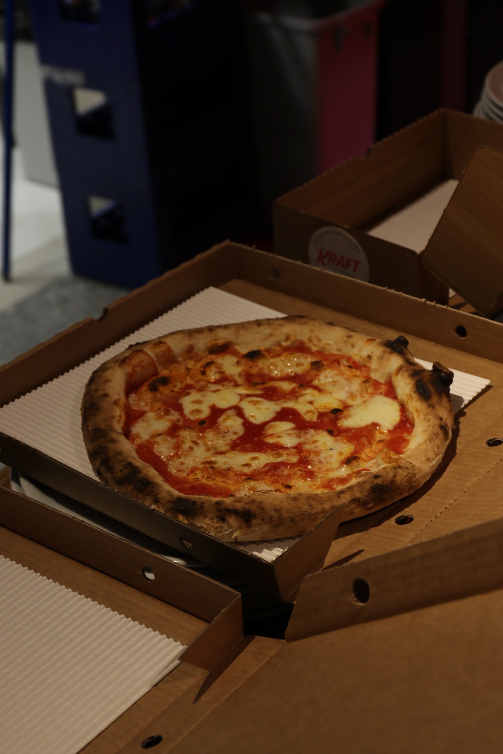 Pizza pakket i takeaway-eske fra Kraft Pizzeria