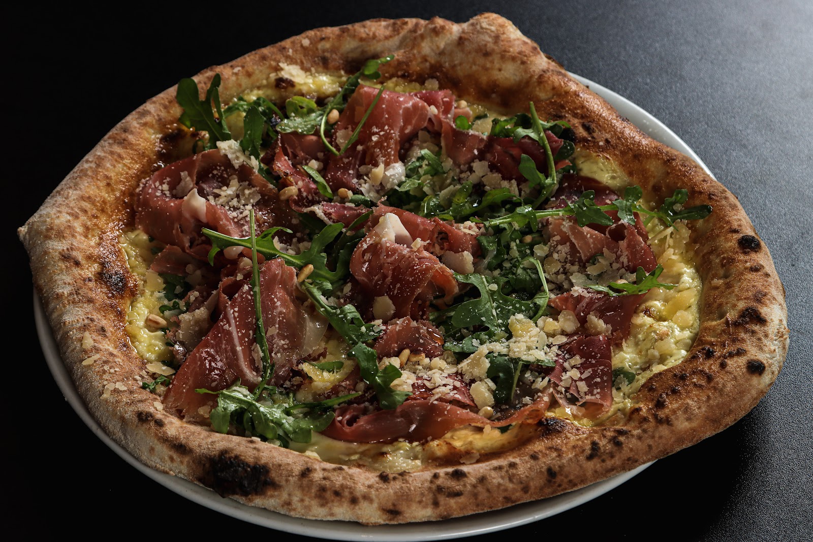 Pizza med parmaskinke, ruccola og parmesan fra Kraft Pizzeria