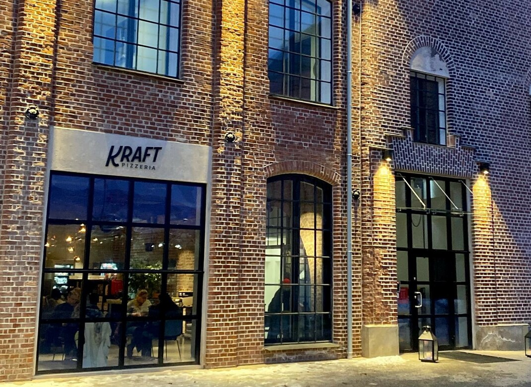 Fasaden til Kraft Pizzeria i Hønefoss